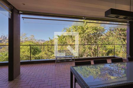 Varanda de casa de condomínio à venda com 3 quartos, 350m² em Vila Alpina, Nova Lima