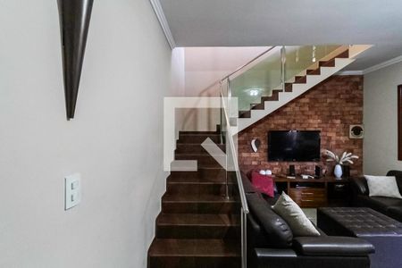 Escada de casa à venda com 3 quartos, 220m² em Coqueiros, Belo Horizonte