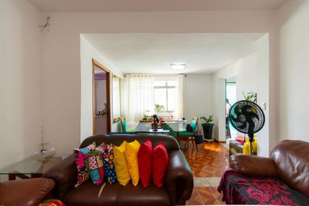 Sala de casa à venda com 4 quartos, 160m² em Jardim Ivone, São Paulo