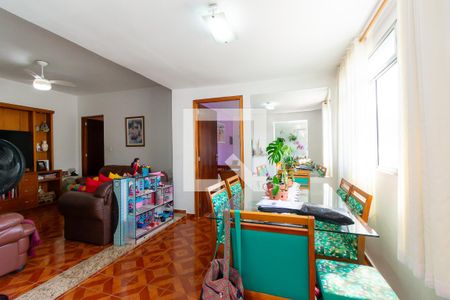 Sala de casa à venda com 4 quartos, 160m² em Jardim Ivone, São Paulo