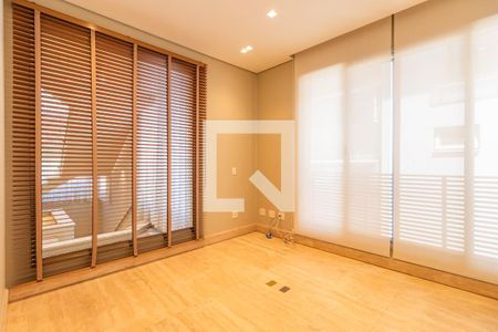 Escritório de casa à venda com 4 quartos, 574m² em Centro Comercial Jubran, Barueri