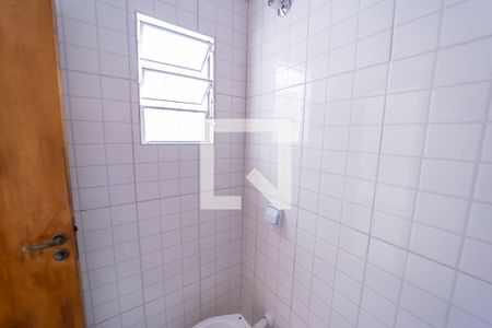 Banheiro de casa para alugar com 1 quarto, 45m² em Jardim Fernandes, São Paulo