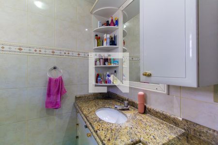 Banheiro de casa à venda com 4 quartos, 250m² em Cidade Continental, São Paulo