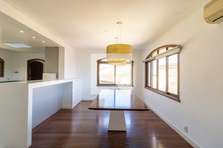 Sala de casa à venda com 4 quartos, 648m² em Tristeza, Porto Alegre