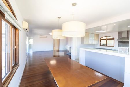 Sala de casa à venda com 4 quartos, 648m² em Tristeza, Porto Alegre