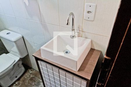 Lavabo de casa para alugar com 4 quartos, 243m² em Vila Zat, São Paulo