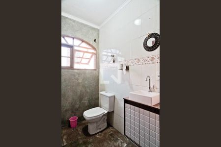 Lavabo de casa para alugar com 4 quartos, 243m² em Vila Zat, São Paulo