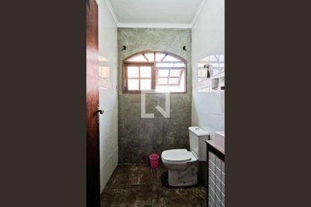 Lavabo de casa para alugar com 4 quartos, 243m² em Vila Zat, São Paulo