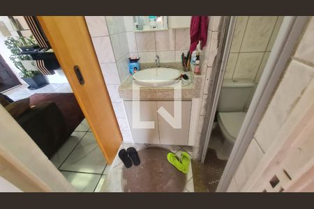 Banheiro de apartamento à venda com 2 quartos, 43m² em Jardim Bom Clima, Guarulhos