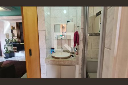 Banheiro de apartamento à venda com 2 quartos, 43m² em Jardim Bom Clima, Guarulhos