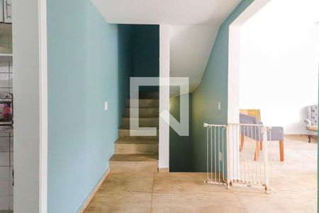 Escadas de casa de condomínio à venda com 3 quartos, 283m² em Vila São Silvestre, São Paulo