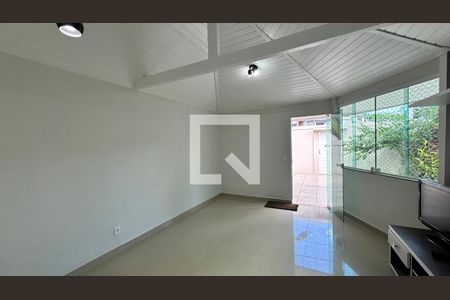 Sala de casa de condomínio à venda com 3 quartos, 160m² em Vargem Grande, Rio de Janeiro