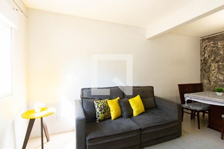 Sala de casa de condomínio à venda com 3 quartos, 100m² em Harmonia, Canoas