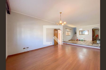 Sala de casa à venda com 4 quartos, 207m² em Jardim Pinheiros, São Paulo