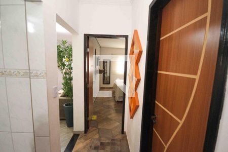 Corredor de casa à venda com 2 quartos, 230m² em Jardim Mimar, São Paulo