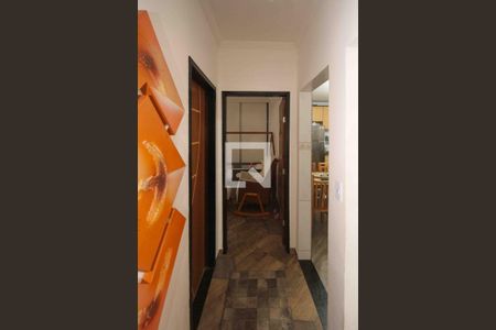 Corredor de casa à venda com 2 quartos, 230m² em Jardim Mimar, São Paulo