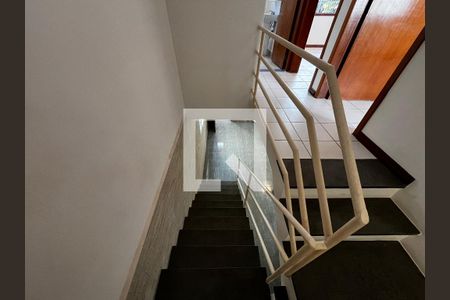Escada de casa à venda com 3 quartos, 240m² em Vila Ester (zona Norte), São Paulo