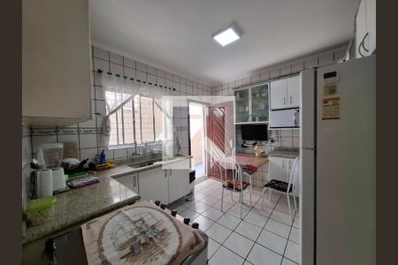 Cozinha de casa à venda com 4 quartos, 200m² em Jardim Luanda, São Paulo