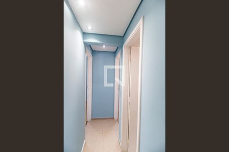 Corredor de apartamento para alugar com 2 quartos, 48m² em Parque Jose Alexandre, Carapicuíba