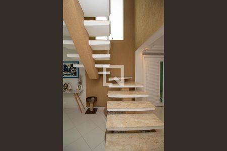 Escada de casa à venda com 3 quartos, 200m² em Vila Bonilha, São Paulo