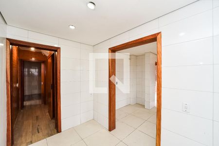 Sala de casa para alugar com 4 quartos, 309m² em Santa Maria Goretti, Porto Alegre