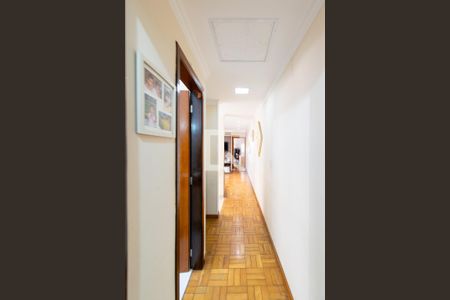 Corredor de casa à venda com 3 quartos, 150m² em Vila Alexandria, São Paulo