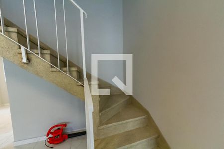 Escada de casa à venda com 2 quartos, 121m² em Vila Vivaldi, São Bernardo do Campo