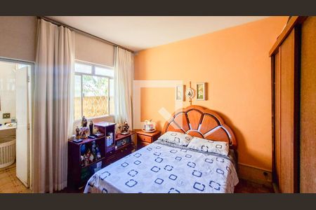 Quarto de casa à venda com 5 quartos, 253m² em Paraíso, Belo Horizonte