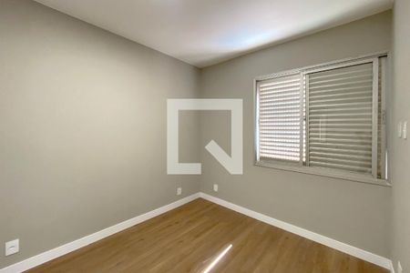 Suíte 1 de apartamento para alugar com 2 quartos, 75m² em Vila Paris, Belo Horizonte