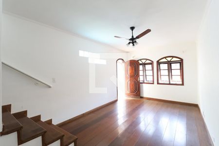 Sala 1 de casa para alugar com 4 quartos, 225m² em Vila Irmaos Arnoni, São Paulo