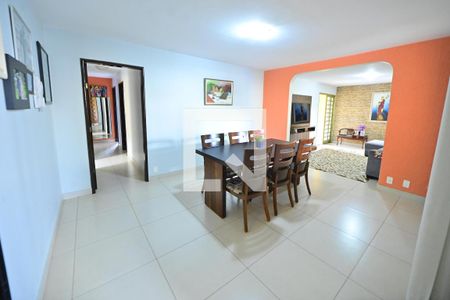 Sala 2 de casa de condomínio para alugar com 4 quartos, 290m² em Jardim Atlantico, Goiânia