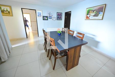 Sala 2 de casa de condomínio para alugar com 4 quartos, 290m² em Jardim Atlantico, Goiânia