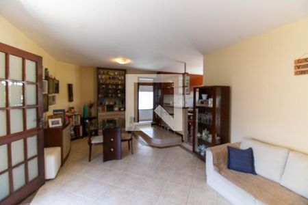 Sala de casa de condomínio à venda com 5 quartos, 350m² em Itacoatiara, Niterói