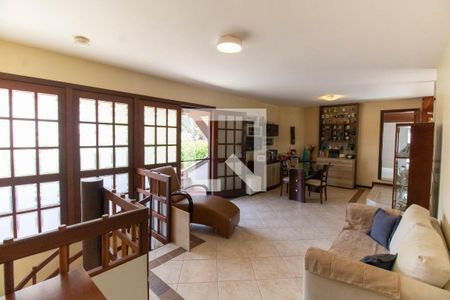 Sala de casa de condomínio à venda com 5 quartos, 350m² em Itacoatiara, Niterói