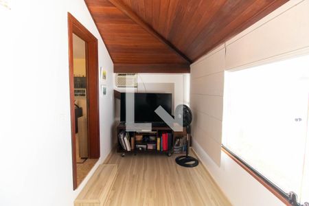 Sala de casa de condomínio à venda com 5 quartos, 350m² em Itacoatiara, Niterói