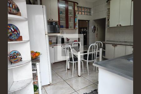 Casa para alugar com 5 quartos, 260m² em Vila Brasilio Machado, São Paulo