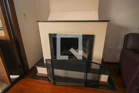Detalhe da Sala - Lareira de apartamento para alugar com 3 quartos, 117m² em Tristeza, Porto Alegre