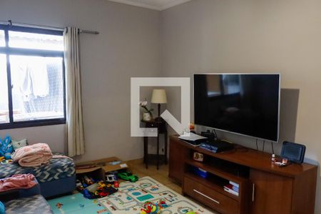 Sala de TV de casa para alugar com 3 quartos, 320m² em Piratininga, Osasco
