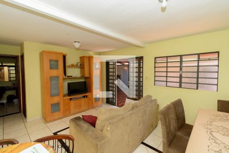 Sala de casa à venda com 3 quartos, 213m² em Conjunto Agua Branca, Contagem