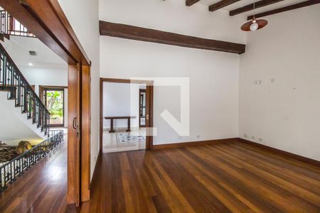 Sala de casa de condomínio para alugar com 5 quartos, 747m² em Alphaville, Santana de Parnaíba