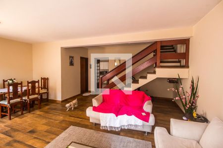 Sala de casa para alugar com 4 quartos, 171m² em Vila Sul Americana, Carapicuíba