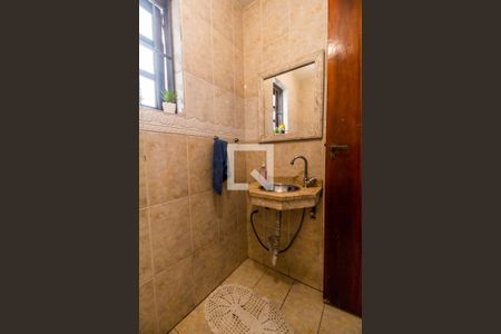 Lavabo de casa para alugar com 4 quartos, 171m² em Vila Sul Americana, Carapicuíba