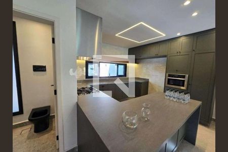 Casa à venda com 4 quartos, 200m² em Moema, São Paulo