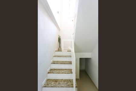 Escada de casa à venda com 3 quartos, 205m² em Parque Reboucas, São Paulo