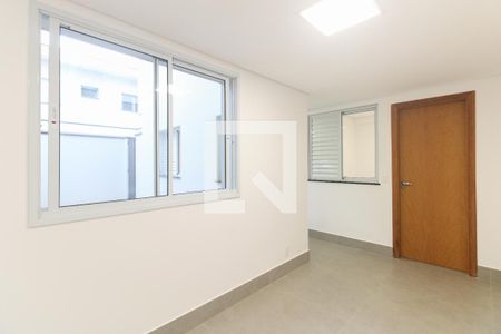 Sala de casa de condomínio para alugar com 2 quartos, 65m² em Vila Gomes Cardim, São Paulo