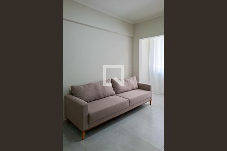 Sala de apartamento para alugar com 3 quartos, 77m² em Vila Tupi, Praia Grande