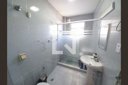 Banheiro de apartamento para alugar com 1 quarto, 55m² em Centro, São Vicente
