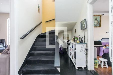 Escada de casa de condomínio à venda com 6 quartos, 238m² em Cambuci, São Paulo