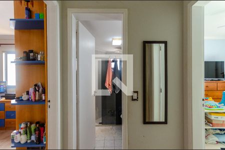 Corredor de apartamento à venda com 2 quartos, 62m² em Jardim Mariliza, São Paulo