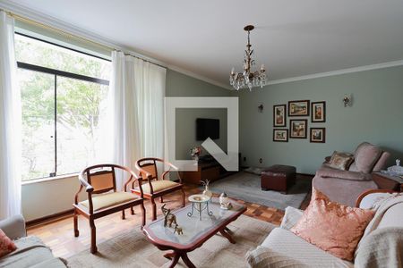 Sala de casa à venda com 4 quartos, 217m² em Vila Vitorio Mazzei, São Paulo